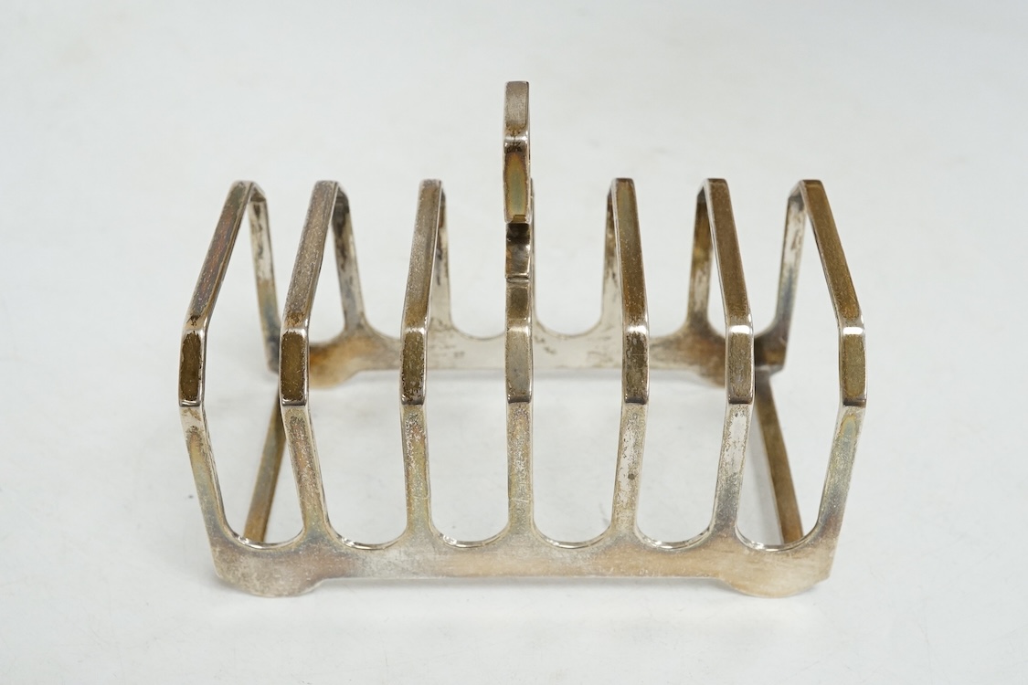 A George VI Art Deco silver seven bar toast rack, by Elkington & Co, Birmingham, 1937, 11.5cm.